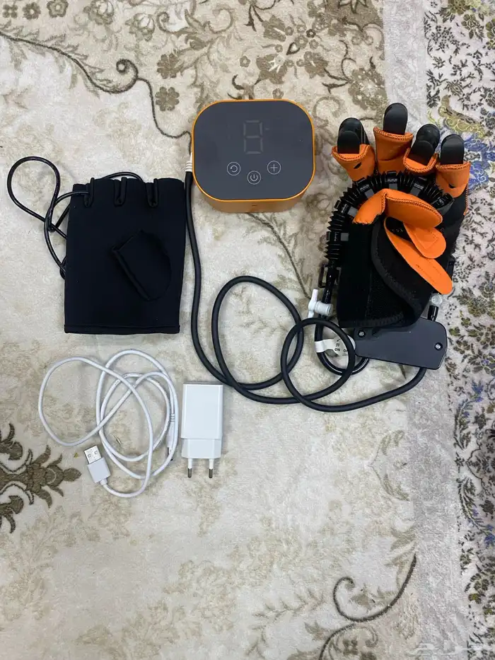 قفاز روبوتي لإعادة تأهيل لمرضى الجلطات اليد 1