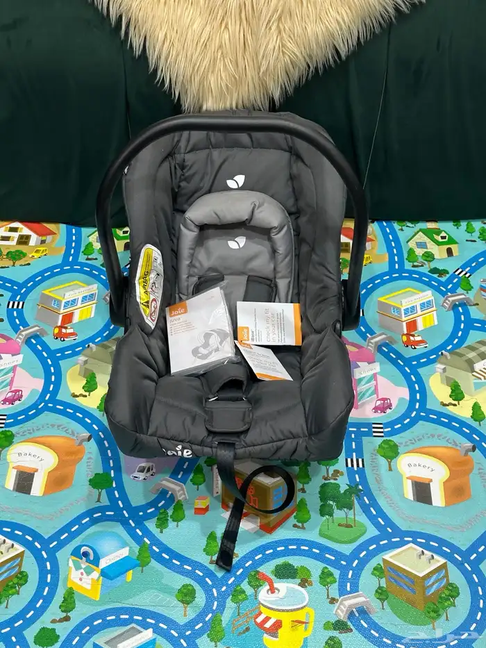 كرسي سياره وهزاز للمواليد جديد بدون كارتونه ماركة جوي 1