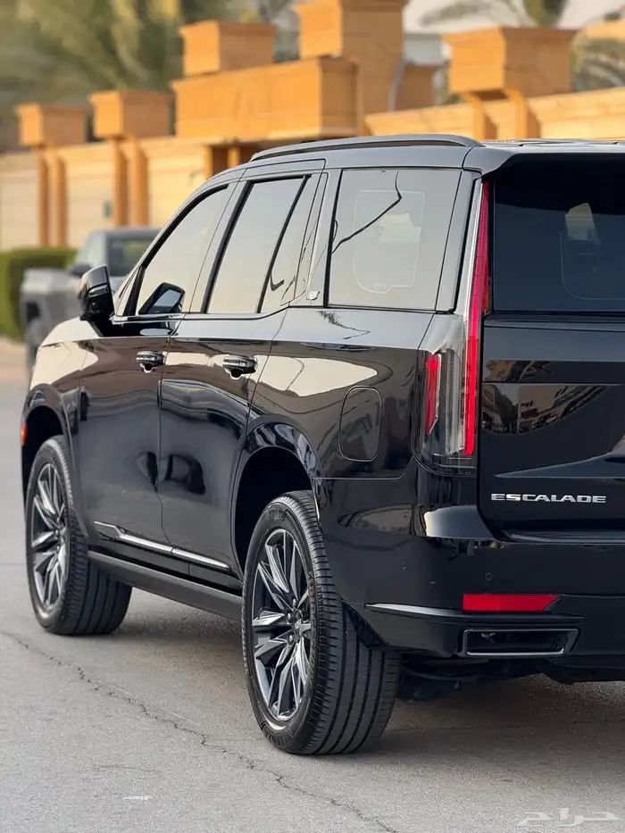 اسكاليد 23 اسود قصير بلاك اديشن 3