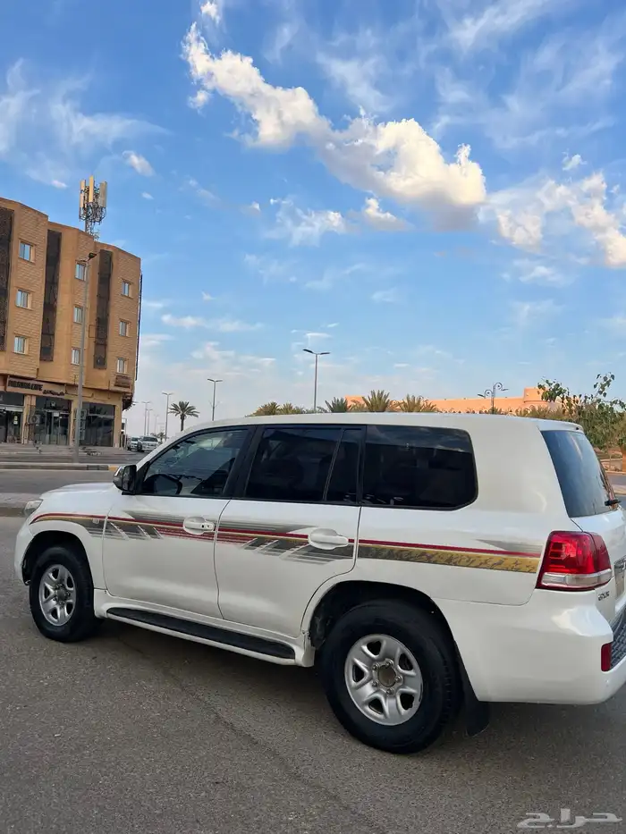 جيب لاند كروزر 2011 1
