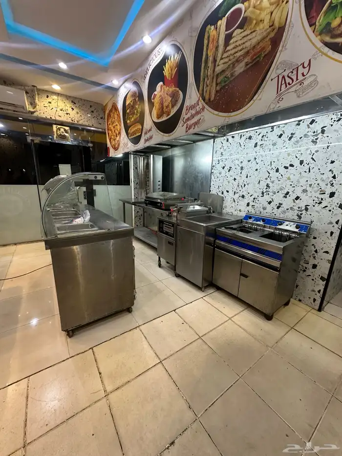 يوجد مطعم معجنات وشورما 4