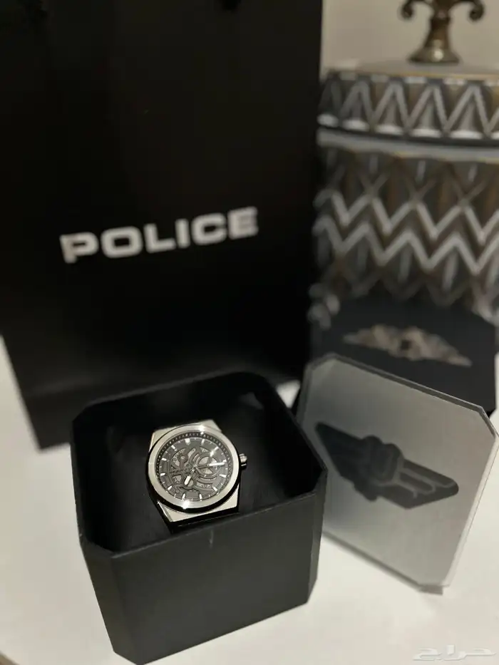 ساعة رجاليه جديدة police اصليه من الحمادي مع كرت الضمان 1