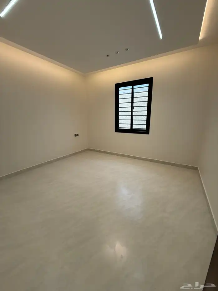 للبيع شقه ارضيه بحوش وشقه علويه بسطح حي الزهور المحاله ابها 18