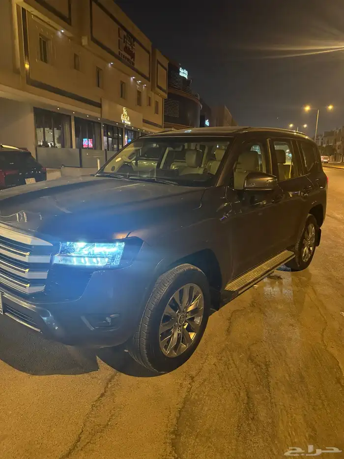 لاند كروزر 2025 رمادي تنفس طبيعي 0