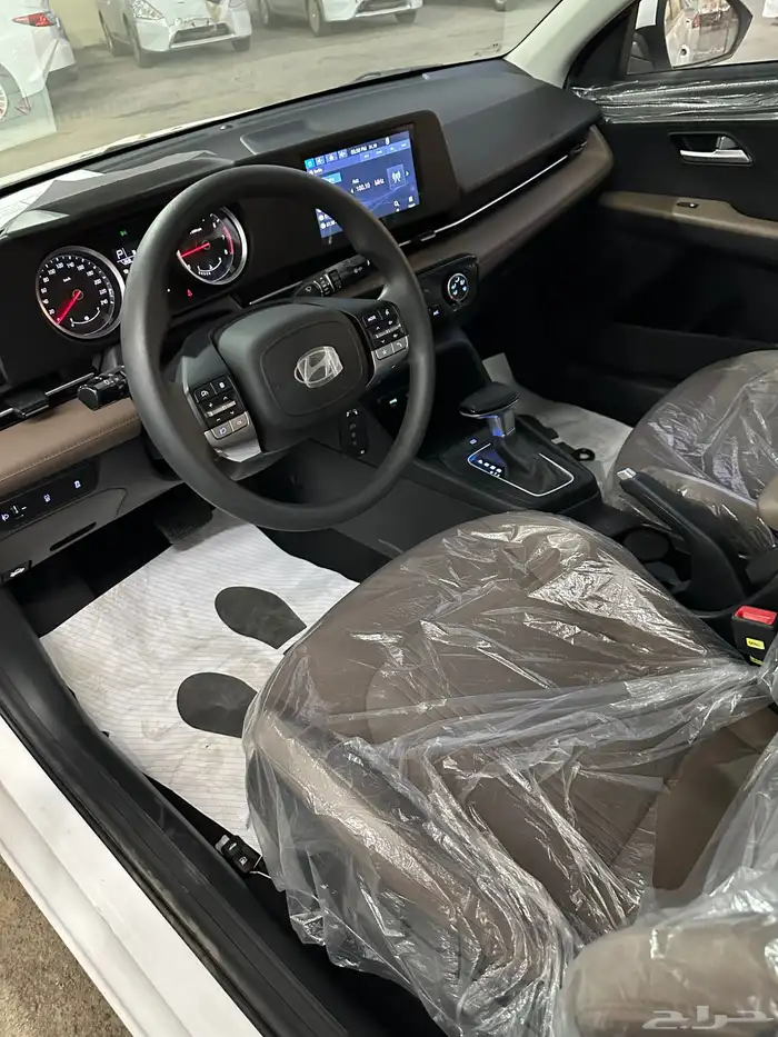 هيونداي اكسنت استاندر ابيض سقف اسود موديل 2026 18