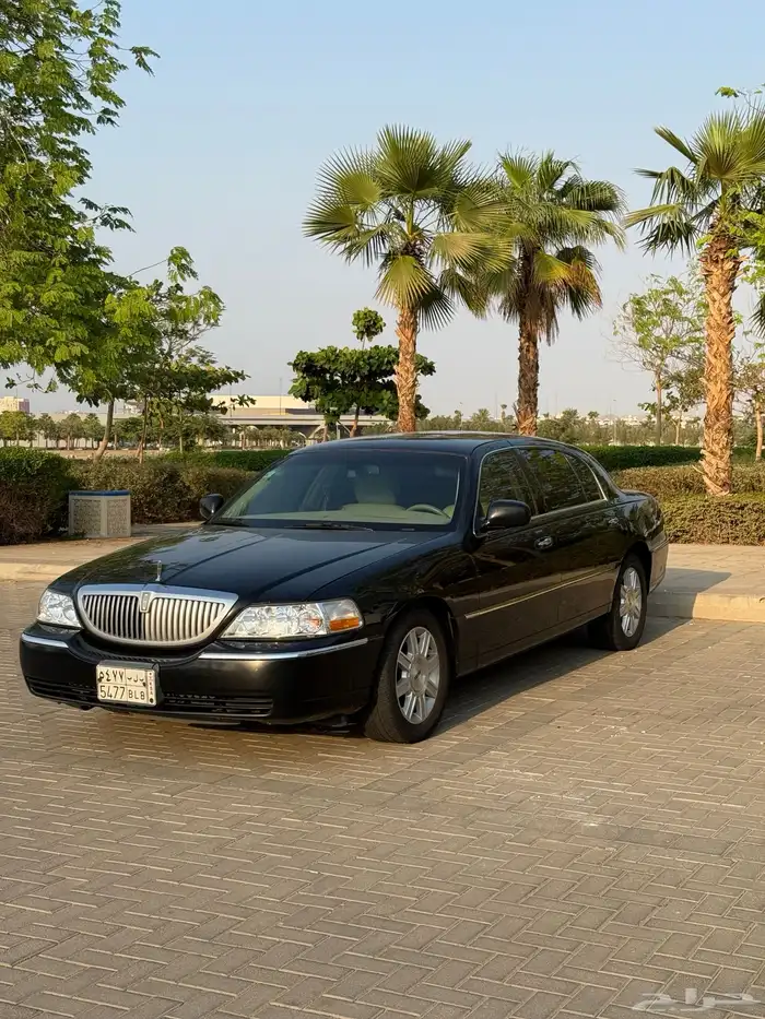 لنكولن تاون كار 2011 0