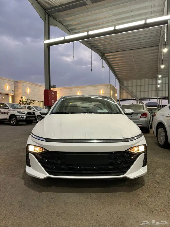 هيونداي اكسنت استاندر ابيض سقف اسود موديل 2026 1