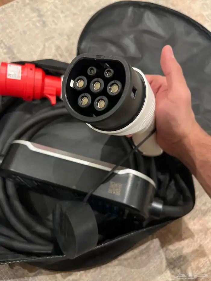 شاحن سيارات كهربائيه 0