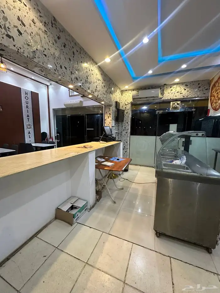 يوجد مطعم معجنات وشورما 5