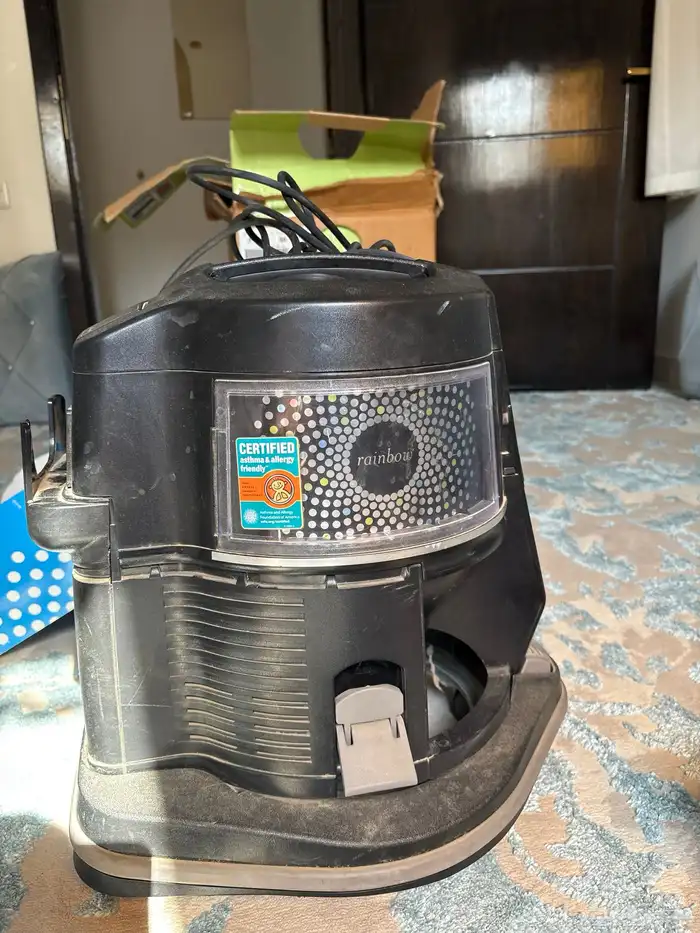 السلام عليكم اعوض لكم مكنسة رينبو 7