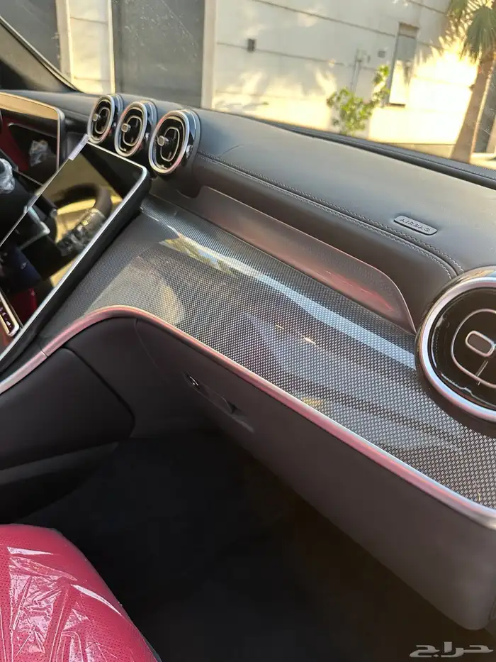 مرسيدس GLC300 AMG موديل 2025 شبه جديد وبضمان الجفالي 10