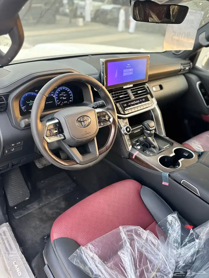 تويوتا لاندكروزر الموديل2025 فل كامل آخر دفعة وارد الكويت 14