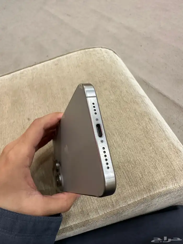 ايفون 15 برو ماكس تيانيوم طبيعي للبيع 2