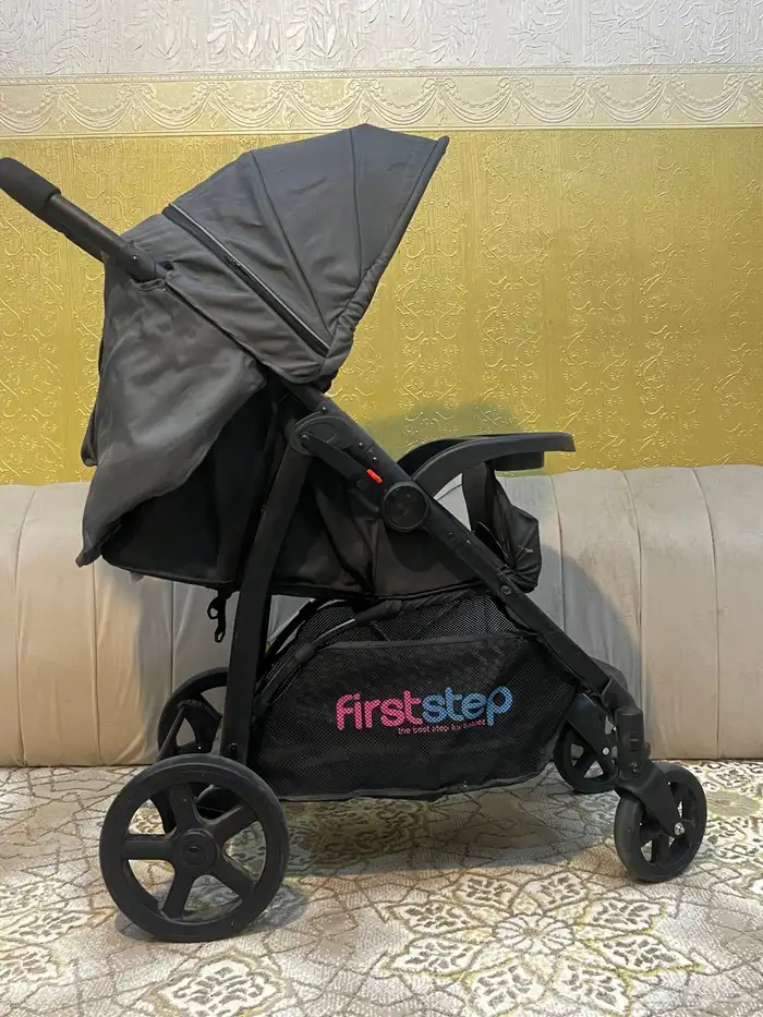 عربة اطفال ماركة فيرست ستيب نضيفه استخدام 3 اشهر 0