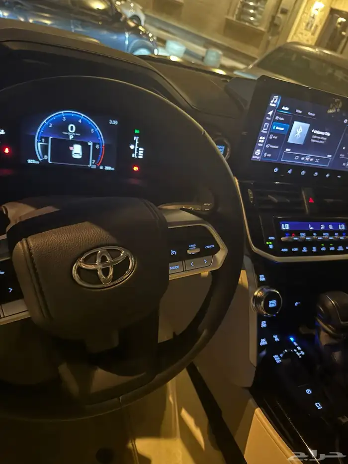 لاند كروزر 2025 رمادي تنفس طبيعي 2