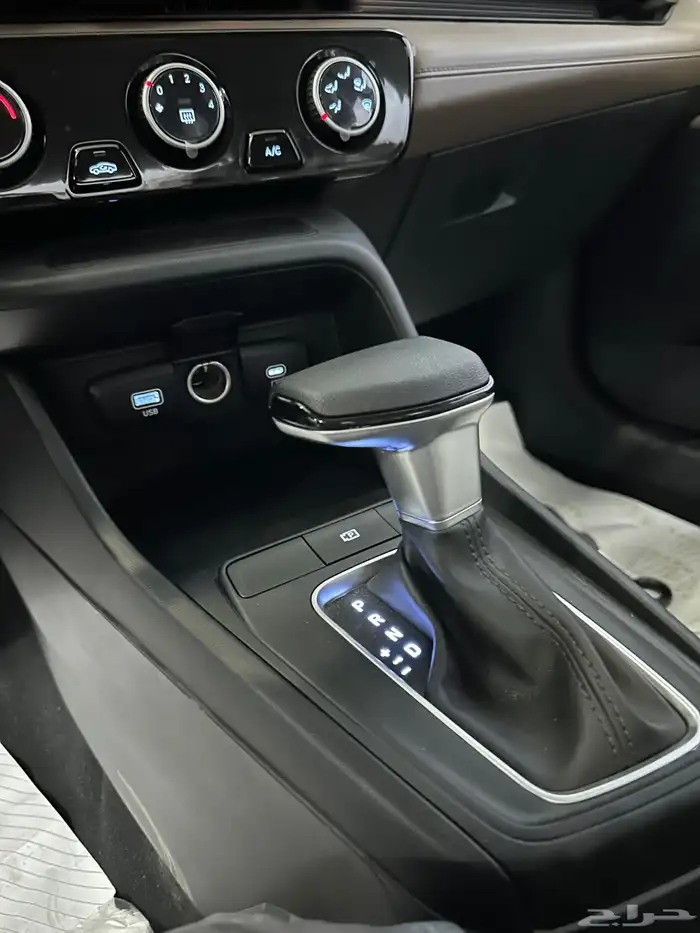 هيونداي اكسنت استاندر ابيض سقف اسود موديل 2026 12