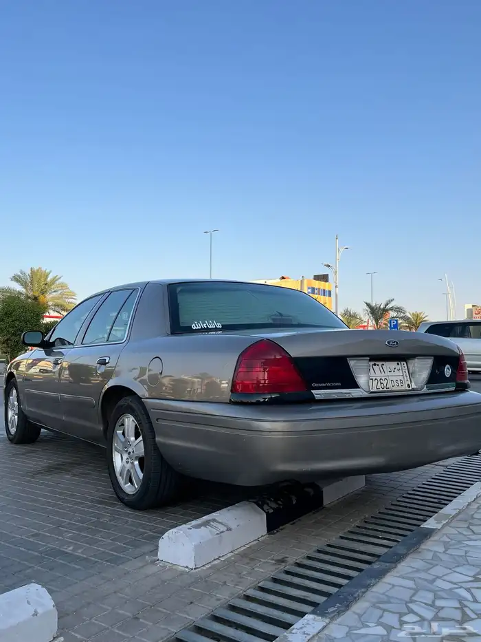 للبيع فورد فكتوريا 2