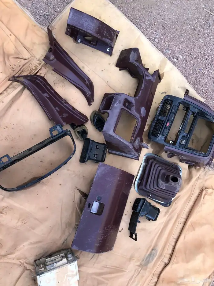 للبيع ديكورات وقطع غيار ددسن 94 12