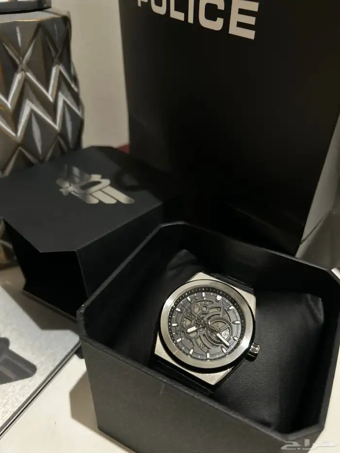 ساعة رجاليه جديدة police اصليه من الحمادي مع كرت الضمان 3