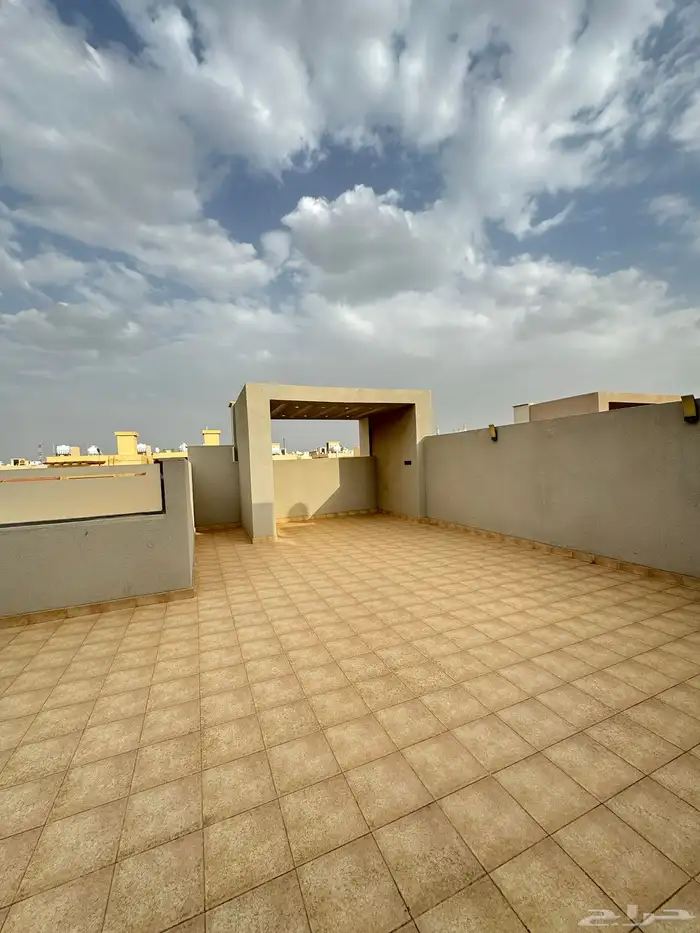 للبيع فلة مع مشب تصميم حديث موقع مميز 22