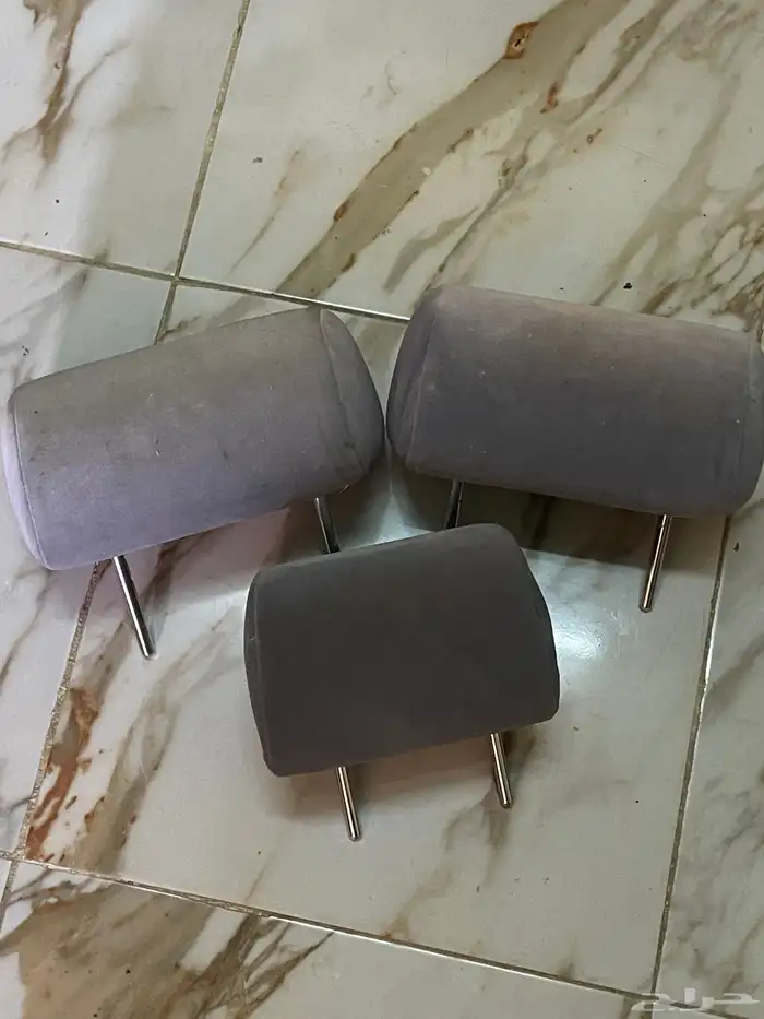 للبيع 3 تكايات راس كامري 2000 اصليات حالتهم نظيفه 2