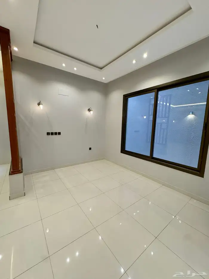 للبيع فلة مع مشب تصميم حديث موقع مميز 5