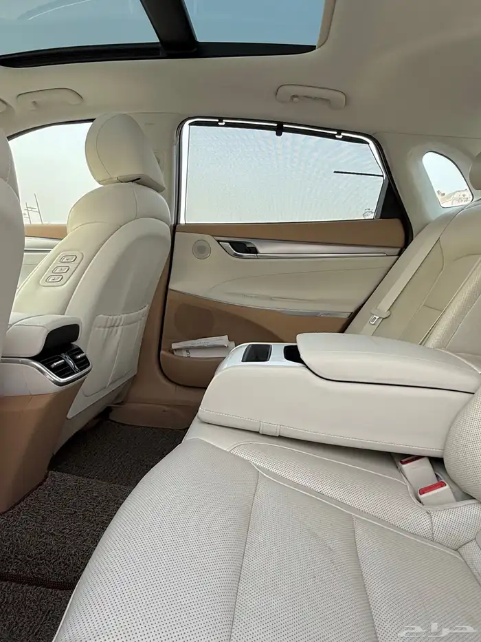 ازيرا 2020 بنوراما فل كامل داخل ابيض بحالة الوكاله للبيع 15