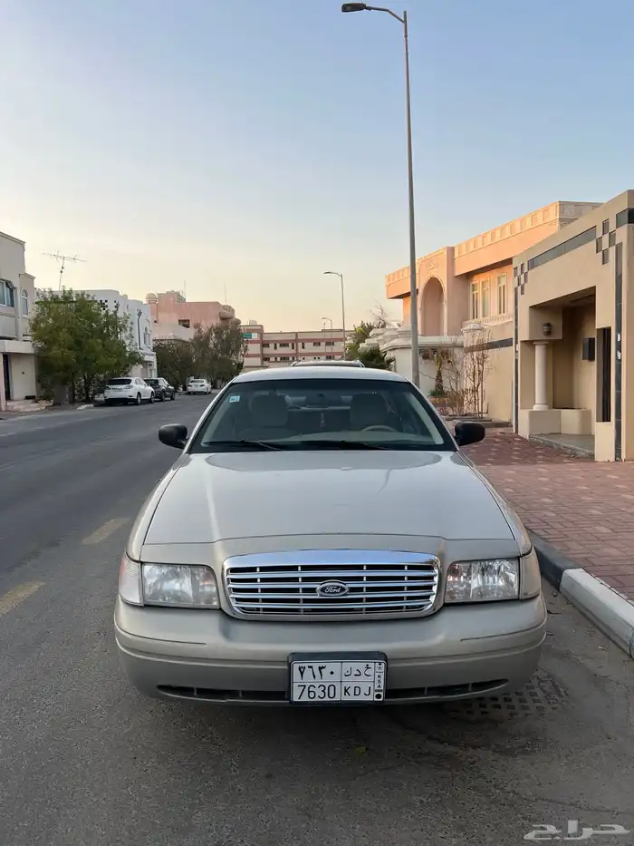 فورد كراون فكتوريا 2011 ممشى قليل 5