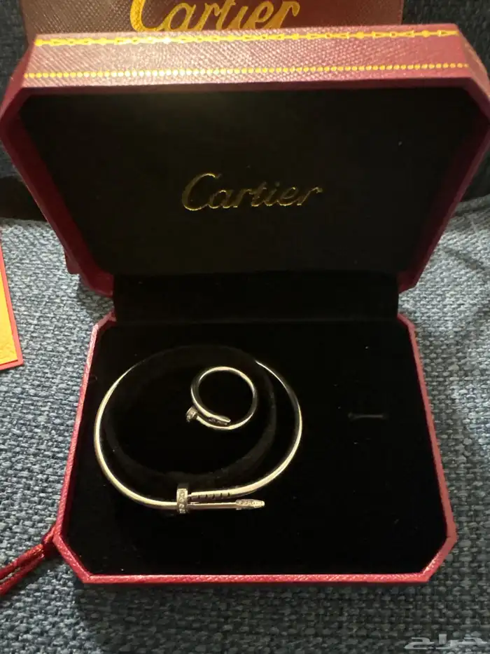 اسواره وخاتم كارتيرا مع اغراضها 0