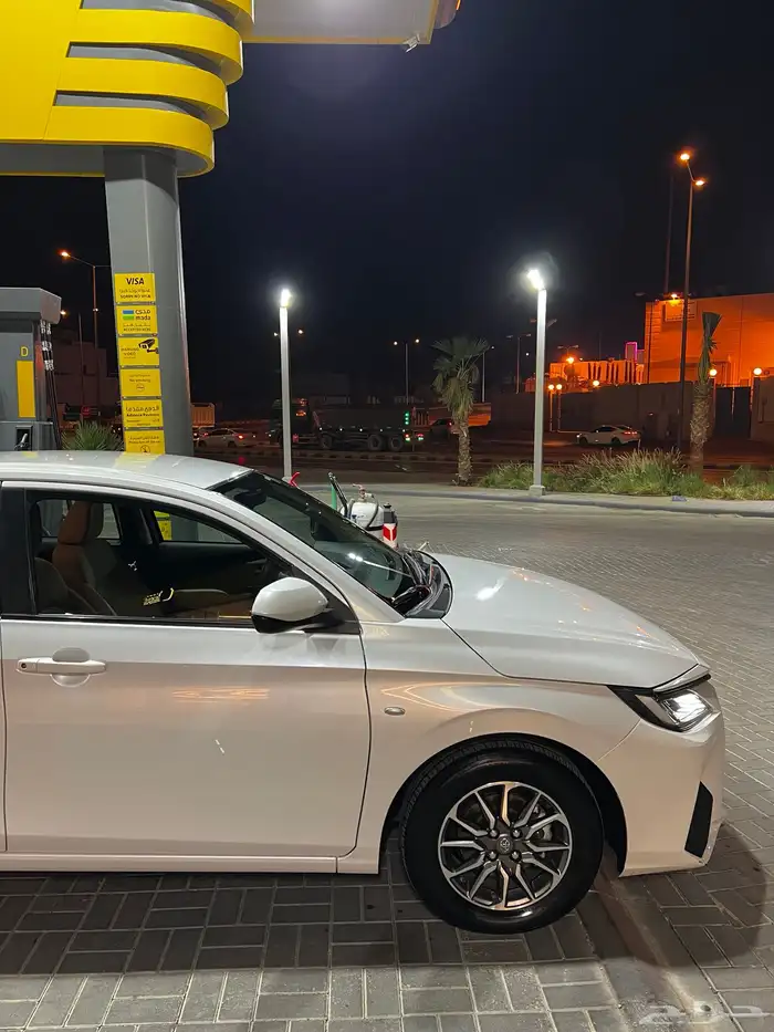 للبيع تويوتا يارس 2023 وكاله شرط 4