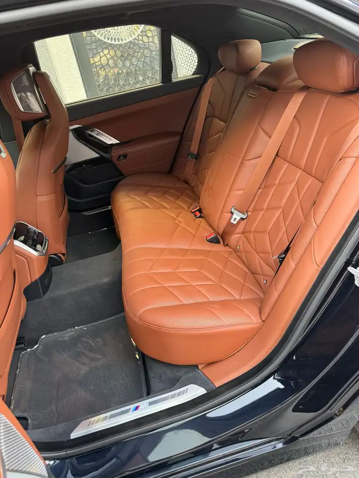 بي ام دبليو الفئة السابعة 735i - 2023 14