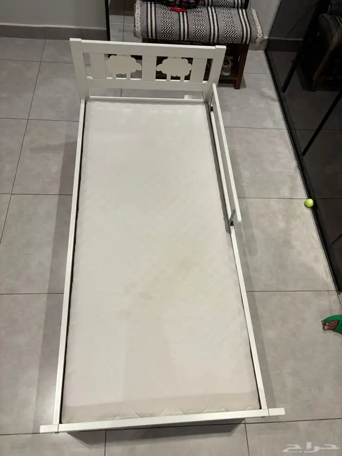 سرير أطفال من IKEA للبيع 1