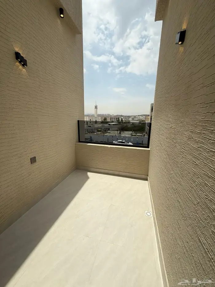 للبيع شقه ارضيه بحوش وشقه علويه بسطح حي الزهور المحاله ابها 26