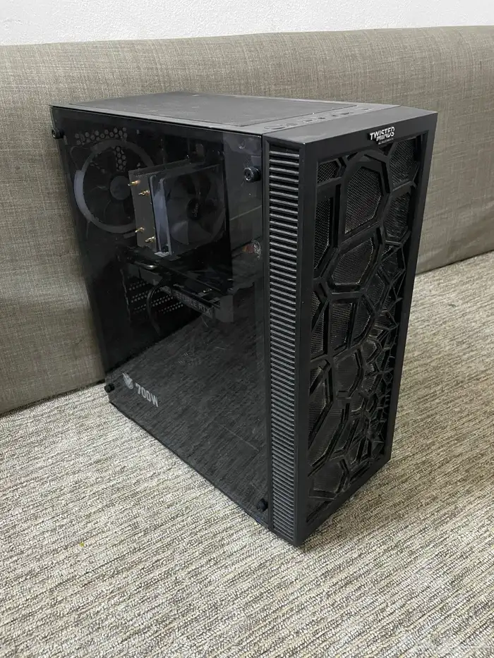 كمبيوتر مكتبي PC بي سي بيسي قيمنق العاب لابتوب لاب توب 9