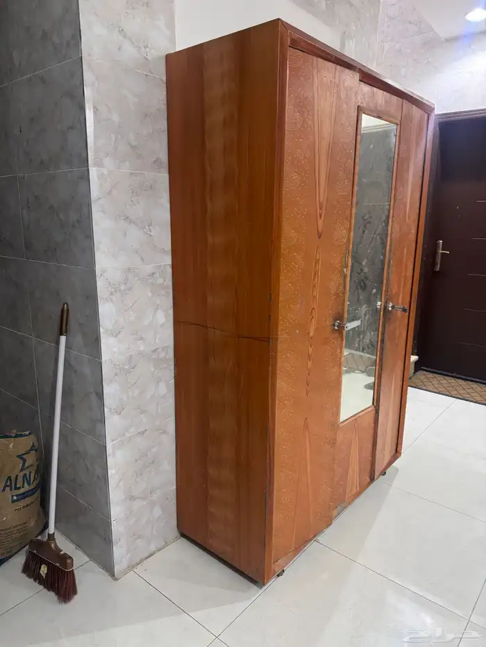 دولاب ملابس قديم ثرات تم البيع 1