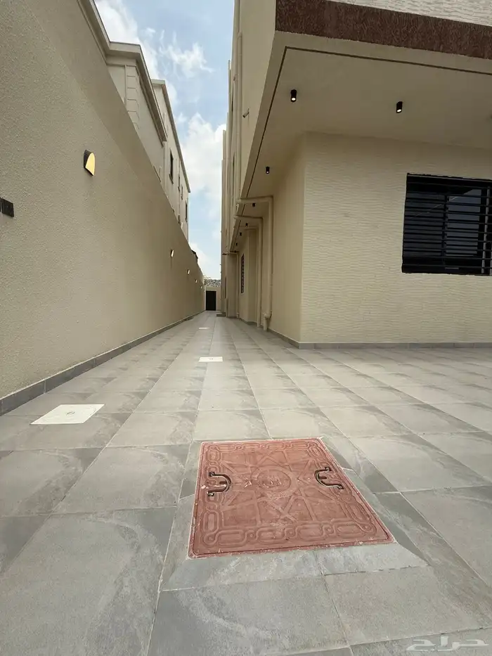 للبيع شقه ارضيه بحوش وشقه علويه بسطح حي الزهور المحاله ابها 4