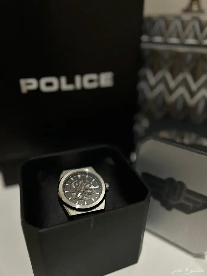 ساعة رجاليه جديدة police اصليه من الحمادي مع كرت الضمان 0