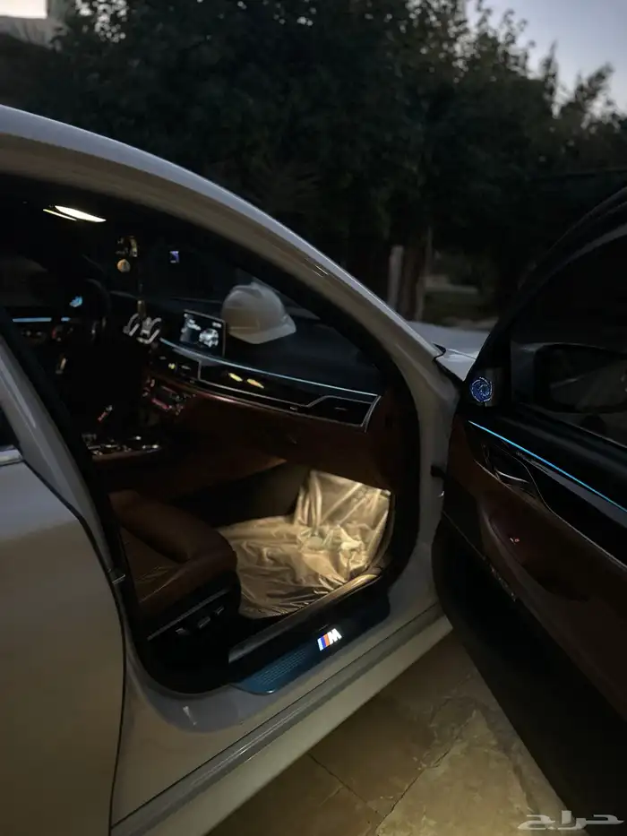 bmw 740li M بحالة الوكالة 23