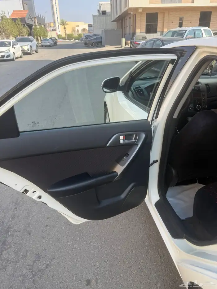 سيارة كيا سيراتو 2011 للبيع 10