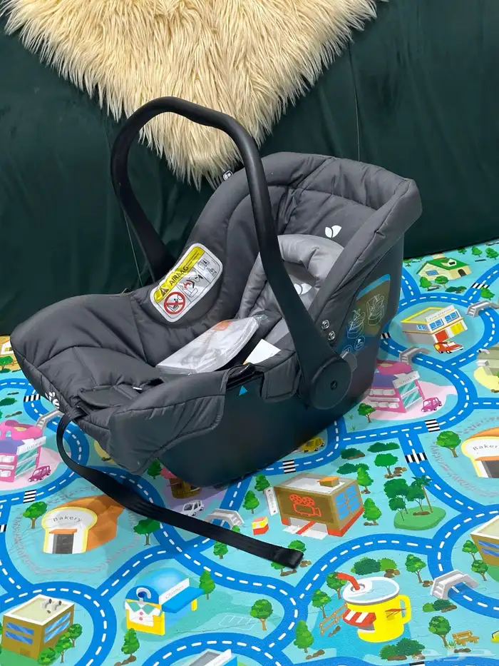 كرسي سياره وهزاز للمواليد جديد بدون كارتونه ماركة جوي 2
