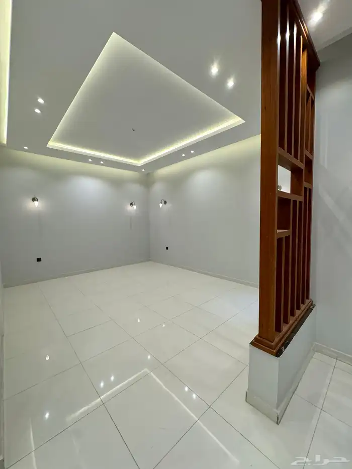 للبيع فلة مع مشب تصميم حديث موقع مميز 4