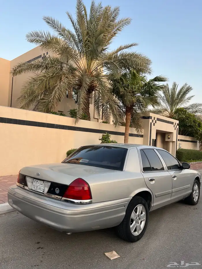 فورد كراون فكتوريا 2011 ممشى قليل 1