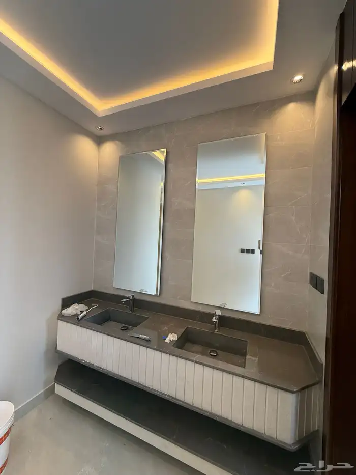 للبيع شقه ارضيه بحوش وشقه علويه بسطح حي الزهور المحاله ابها 7