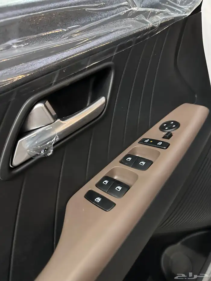 هيونداي اكسنت استاندر ابيض سقف اسود موديل 2026 9