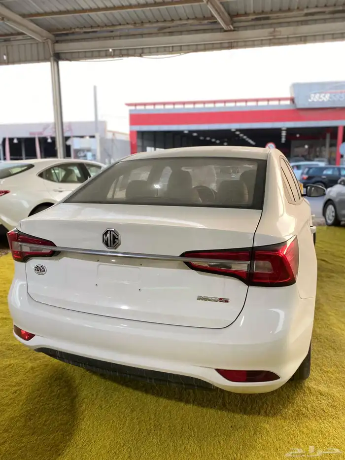 إم جي 5 2025 شاشة معلومات منافذ طاقة مدخل USB 2