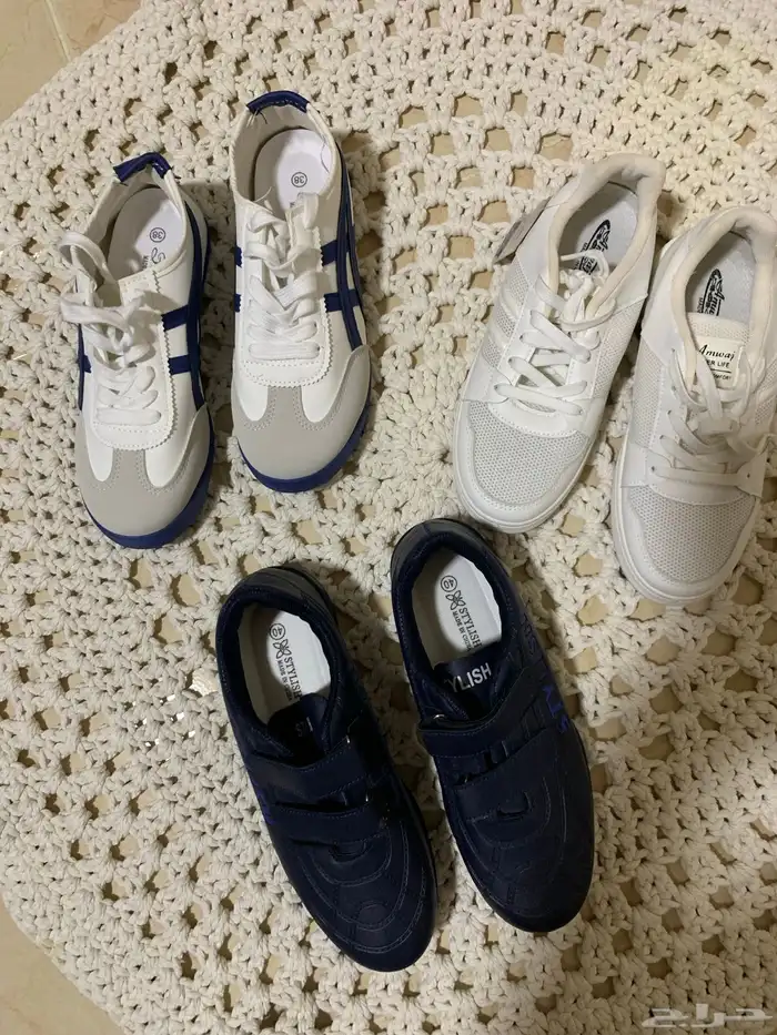 للبيع ثوب و كوتشات ولادي كلهم 100 ريال 0