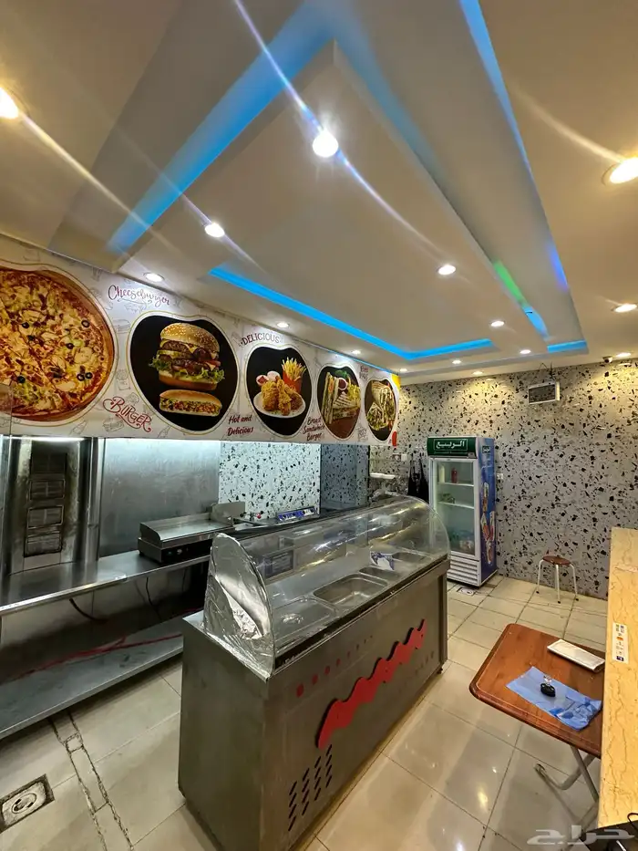 يوجد مطعم معجنات وشورما 11