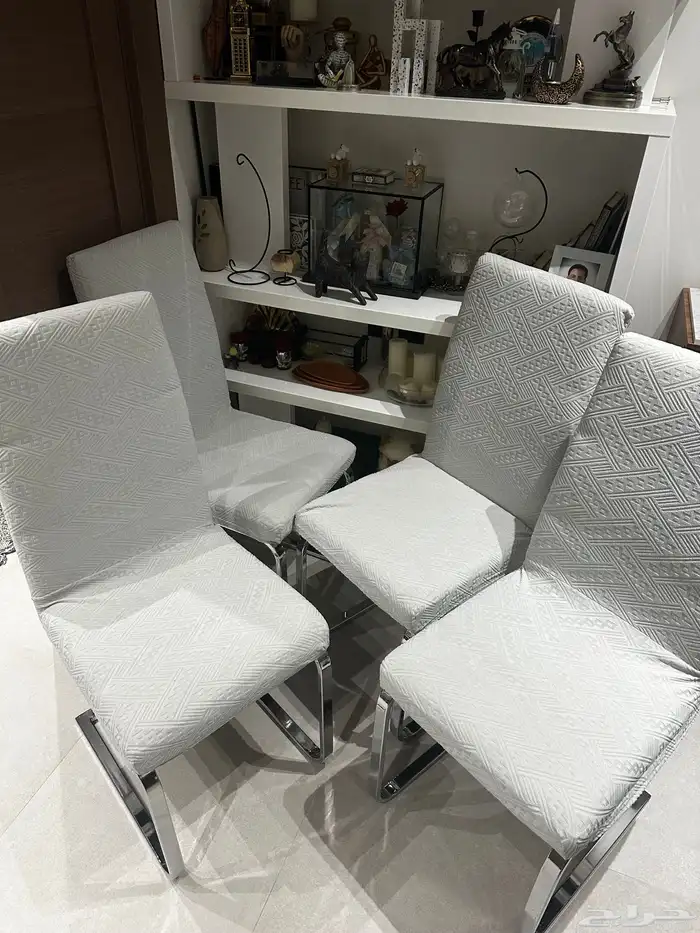 طاولة سفرة 6 كراسي مع سجادة و وحدة رفوف للبيع 9