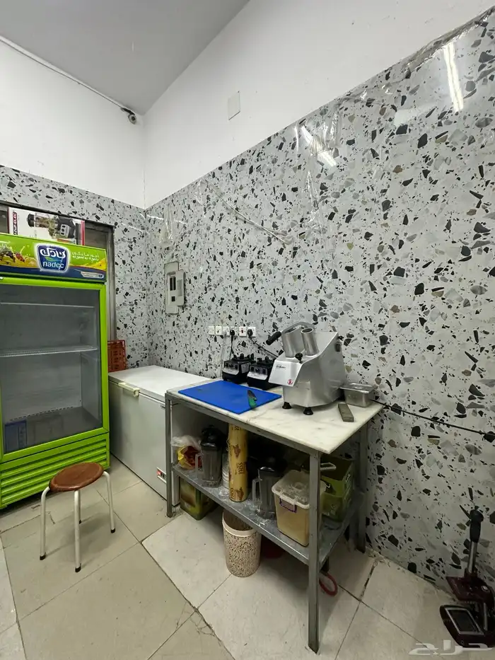 يوجد مطعم معجنات وشورما 8