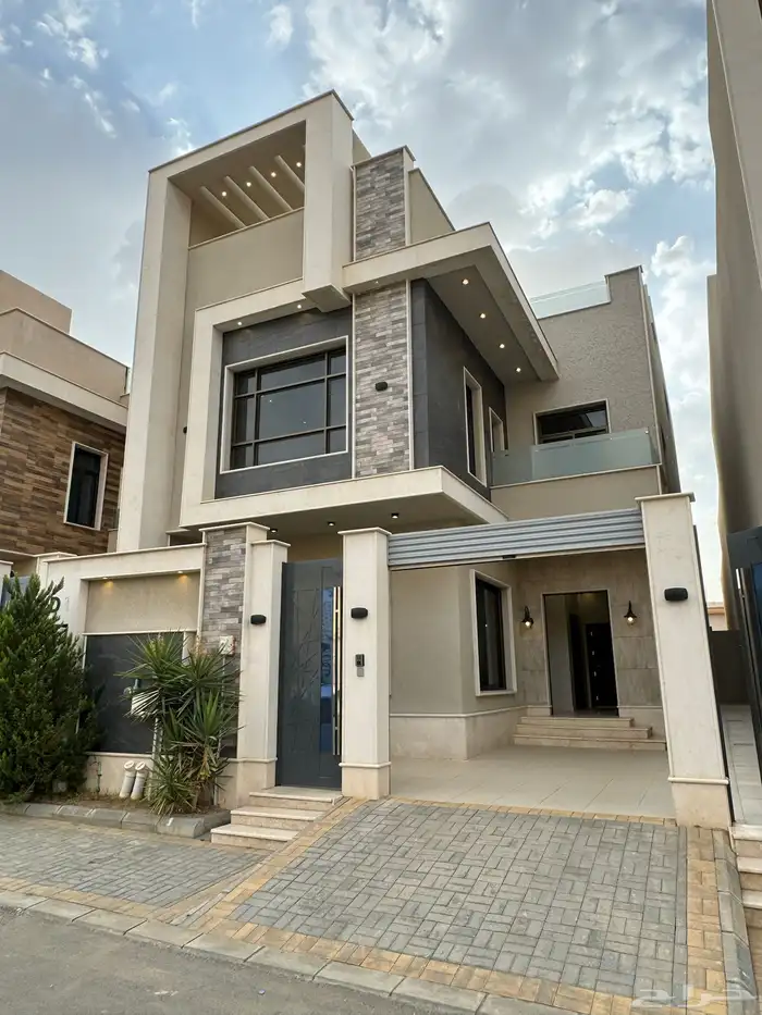 للبيع فلة مع مشب تصميم حديث موقع مميز 0